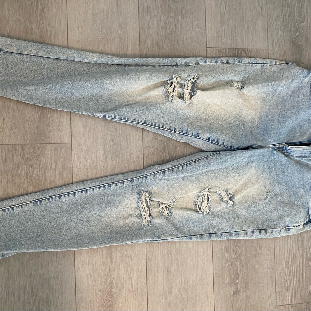 Woman’s Distressed Light Blue Jeans Large Regular